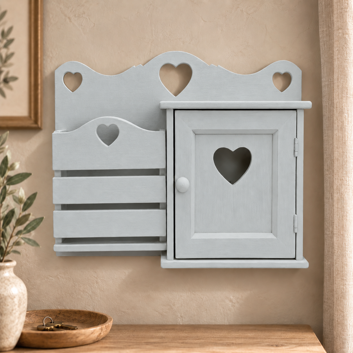 Porta lettere e chiavi artigianale Cuore Polvere, ambientato all’ingresso