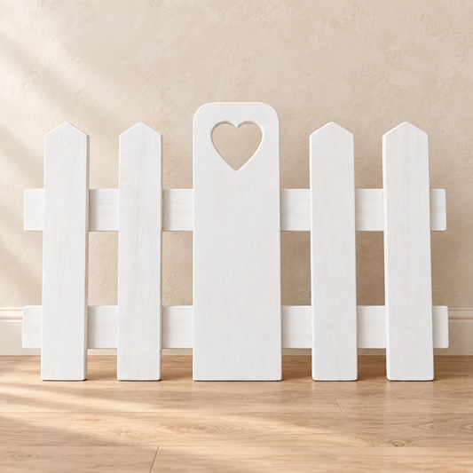 Pannello singolo bianco in legno con intarsio a cuore - vista frontale