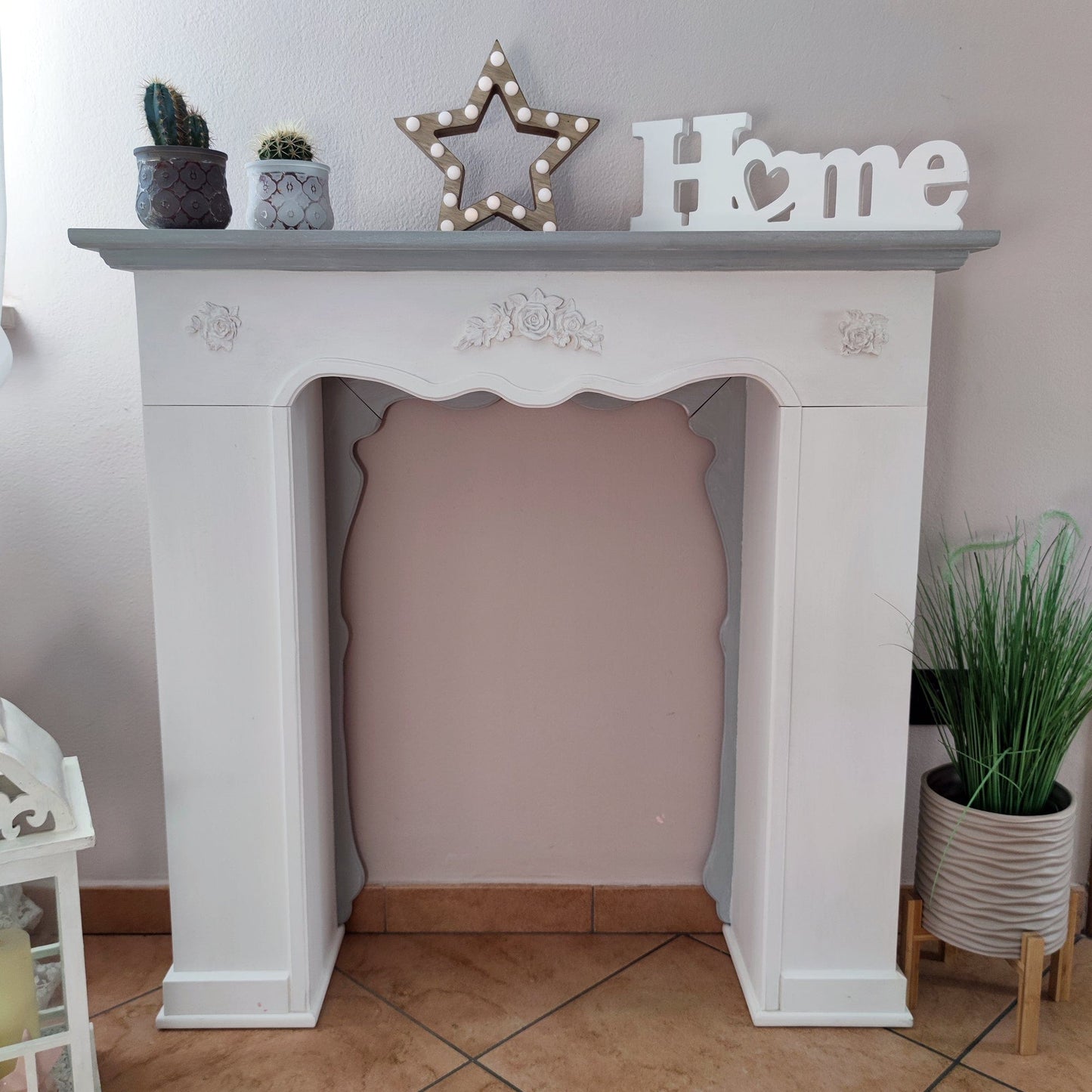 Cornice decorativa per Camino fatta a mano Bianca con top colore Argilla