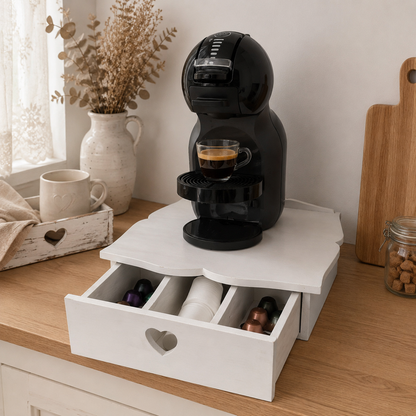 Cassetto porta cialde Domeahome Bianco con tre scomparti, ambientato in un angolo caffè