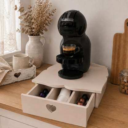 Cassetto porta cialde Domeahome Cashmere con tre scomparti, ambientato in un angolo caffè