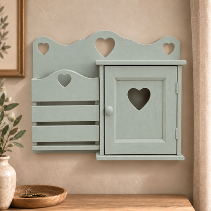 Porta lettere e chiavi artigianale Cuore Argilla, ambientato all’ingresso