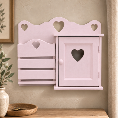 Porta lettere e chiavi artigianale Cuore Rosa Confetto, ambientato all’ingresso