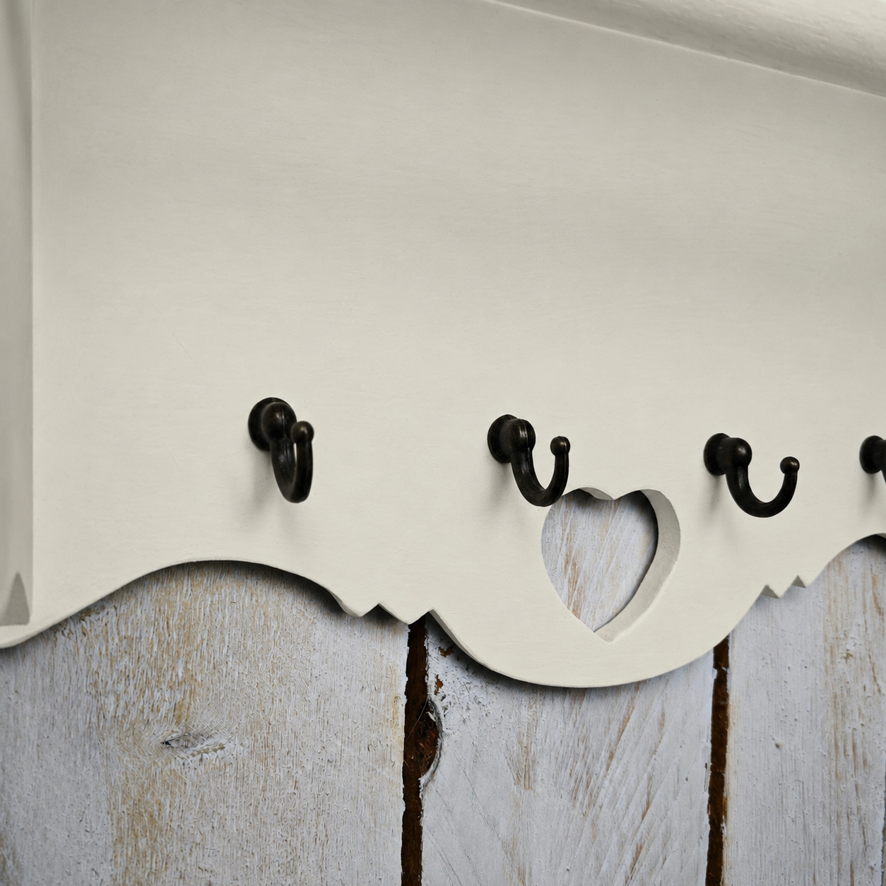 Portarotolo e portaspezie artigianale Domeahome con ganci colore Bianco Antico - dettaglio ganci