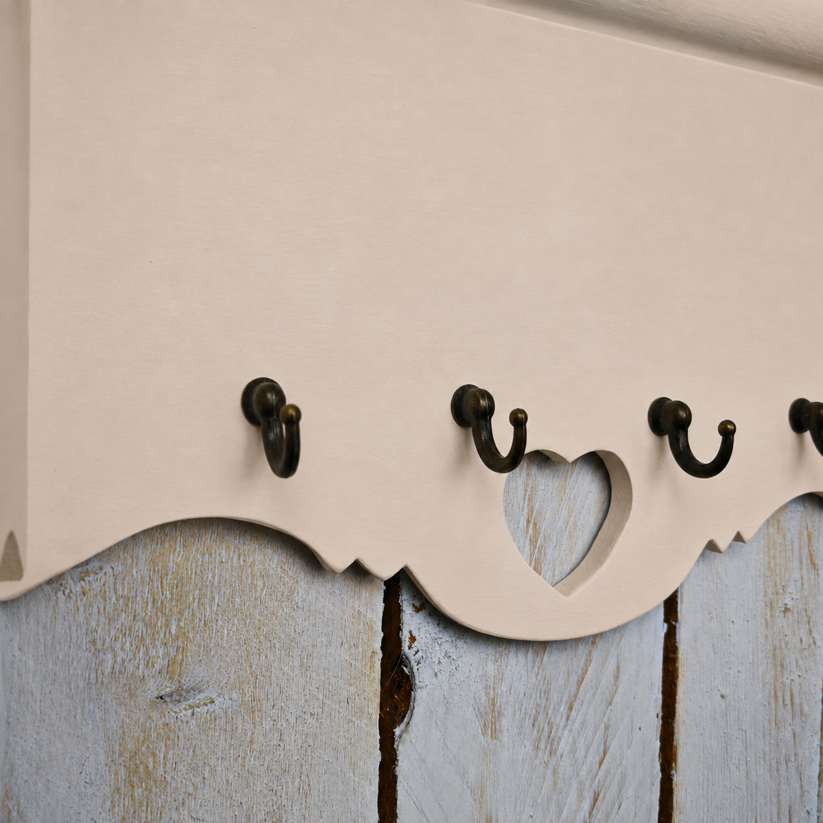 Portarotolo e portaspezie artigianale Domeahome con ganci colore Cashmere - dettaglio ganci