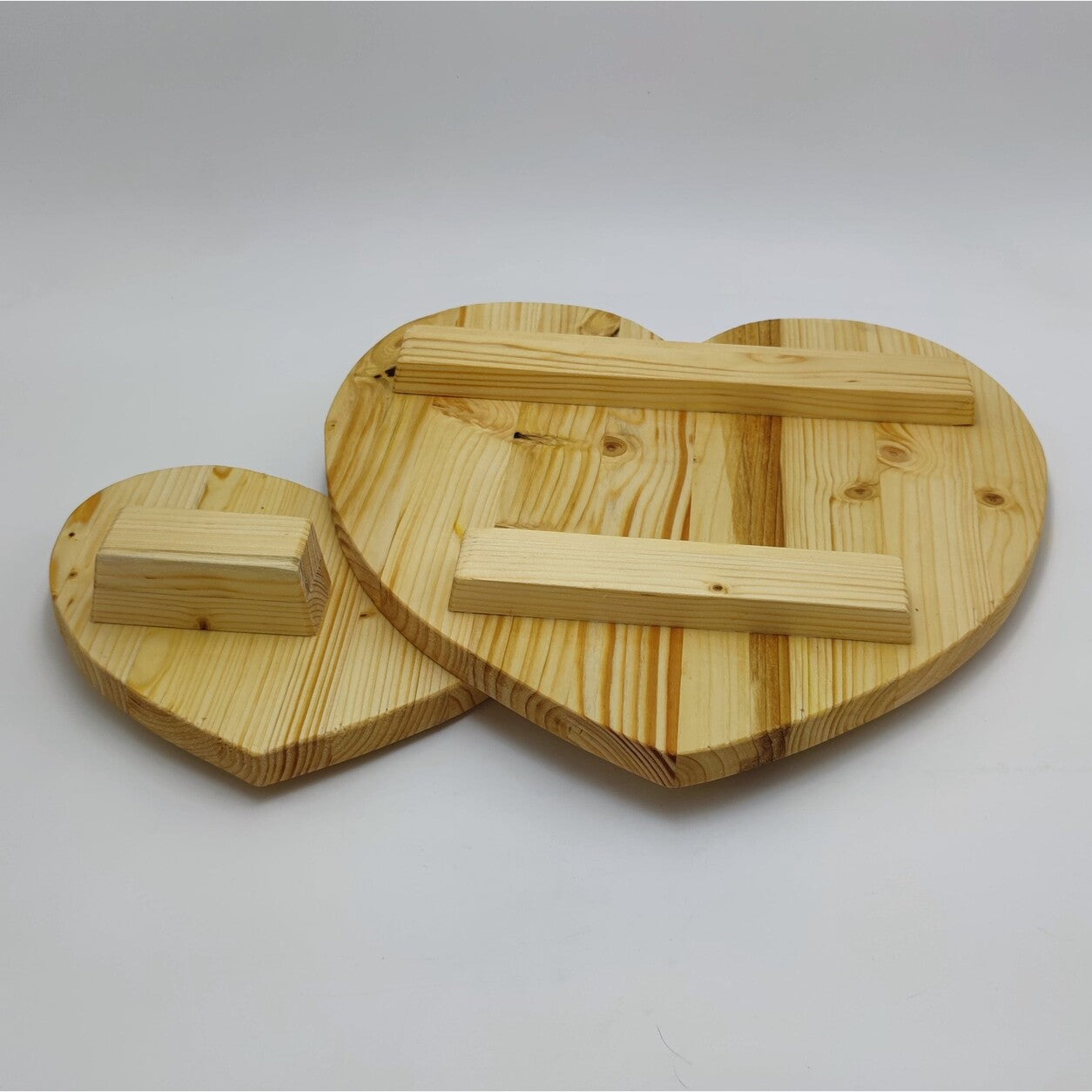 Supporti inferiori in legno del Tagliere Valentino due cuori