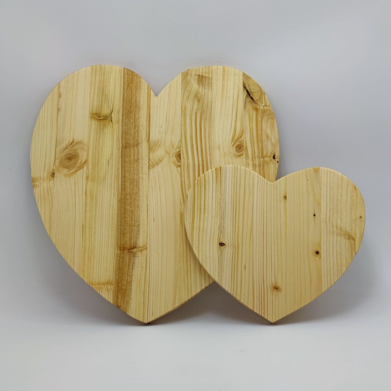 Tagliere Valentino in legno con cuore grande e cuore piccolo