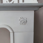 Cornice decorativa per Camino fatta a mano Bianca con top colore Argilla